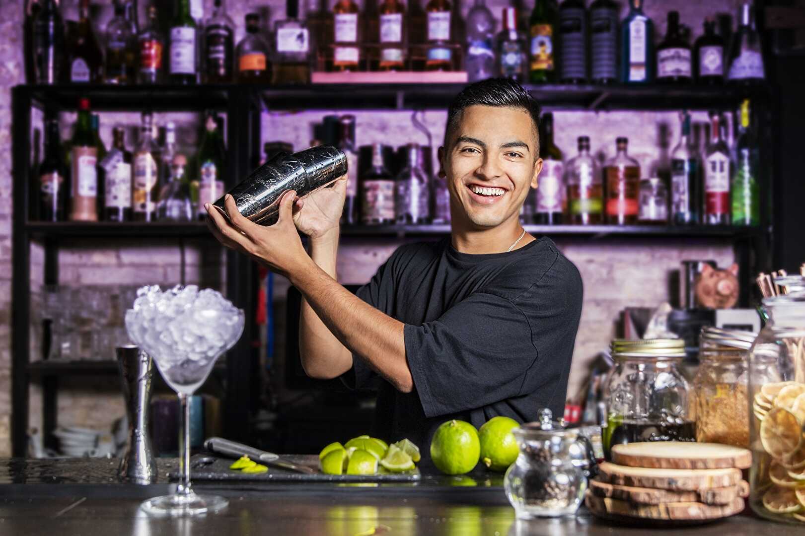 Secouez-le comme un Pro : Le Guide Complet pour Bien Shaker vos Cocktails