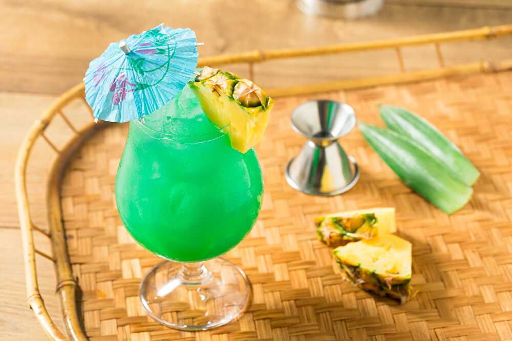 Blue hawaiian : Recette du cocktail Blue hawaiian - Cocktails Road