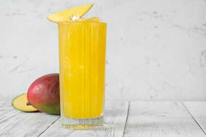 Cocktail Tropical à la Mangue et Cachaça